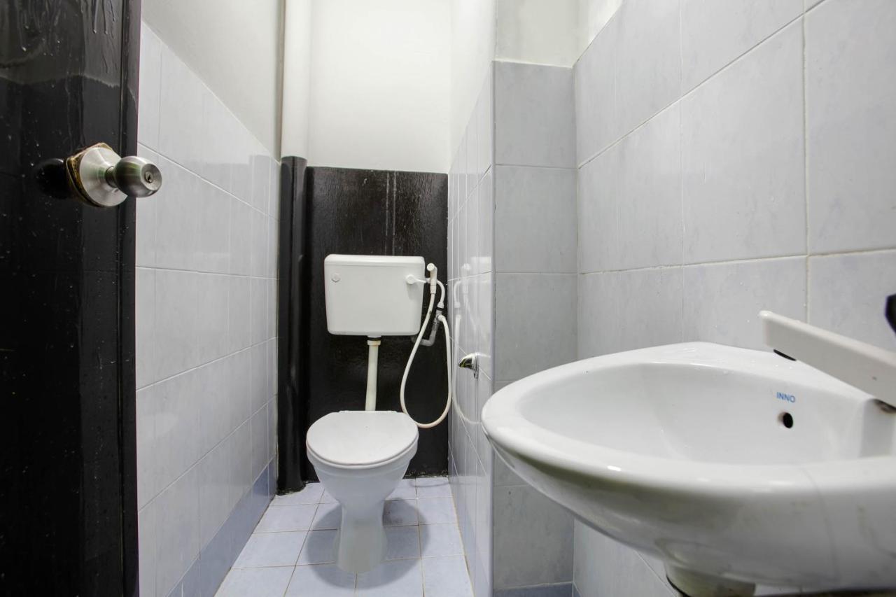 Spot On 89644 Retto Hotel Skudai Buitenkant foto